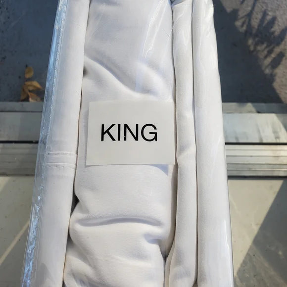 King 4-Piece Bedding Set - White - Picture 3 of 4